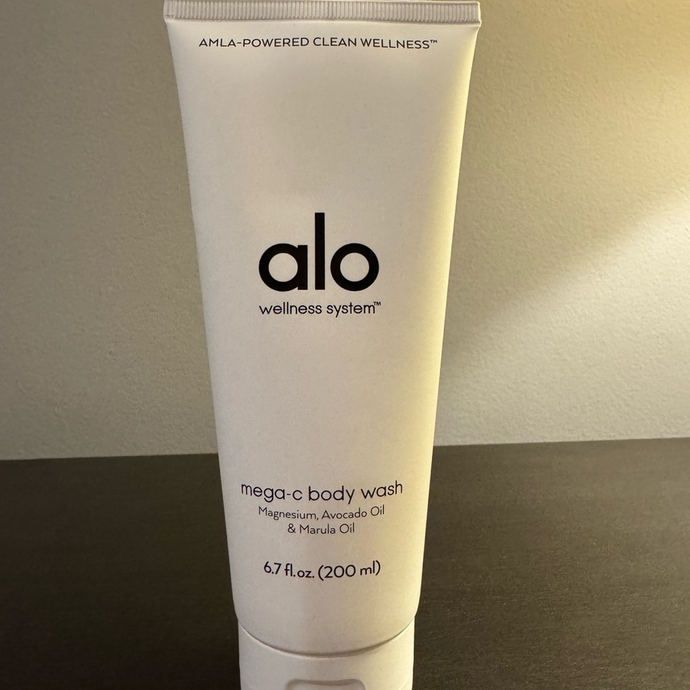Alo Glo System Mega C Body Wash 6.7 oz 200 ml Full Size NEW